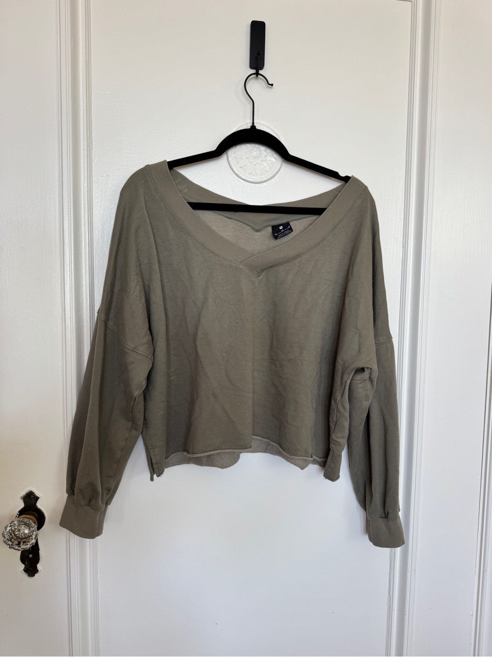 NIKE Relaxed V-Neck Cropped Sweatshirt - Olive